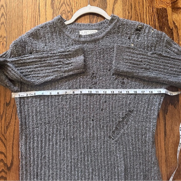 🦋 Women’s Planet Gold Ripped Pullover Sweater Large Grey L - Picture 9 of 10